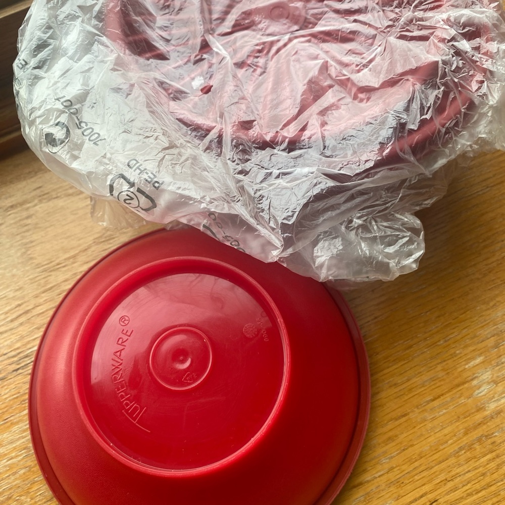 Red Tupperware 3 new . - Picture 3 of 3